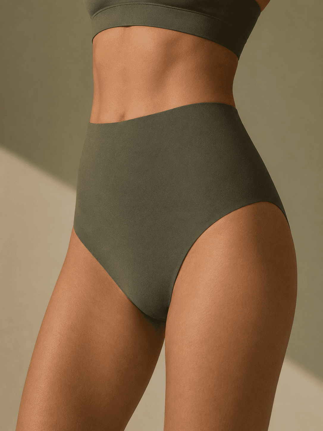 Close crop of Origin Brief seamless front on body during movement